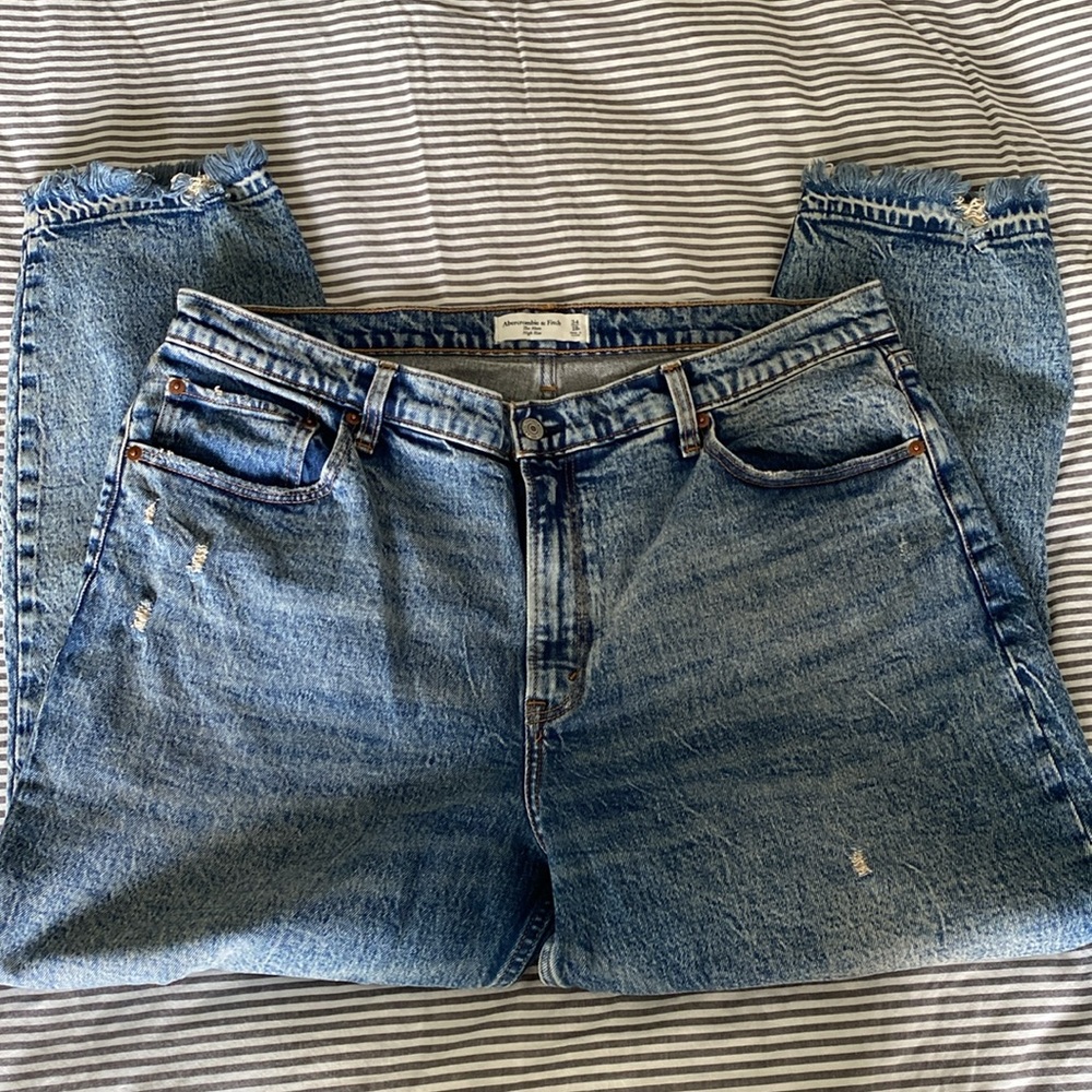 Abercrombie & Fitch The Mom High Rise